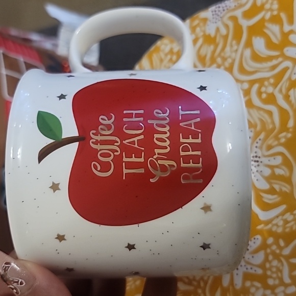 🍎TEACHER COFFEE TEACH GRADE REPEAT MUG🍎 - Picture 3 of 3